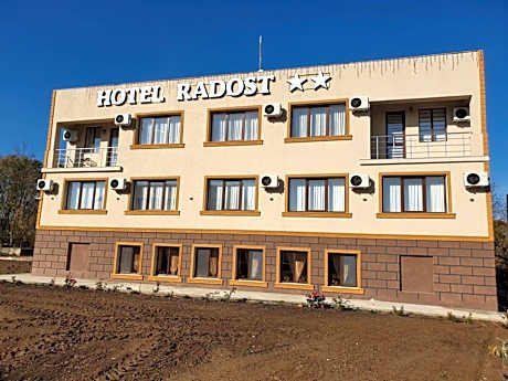 Хотел Радост