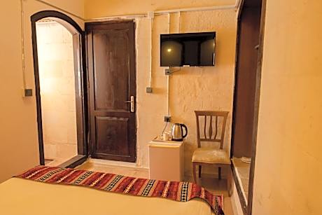 Deluxe Double Room with Shower