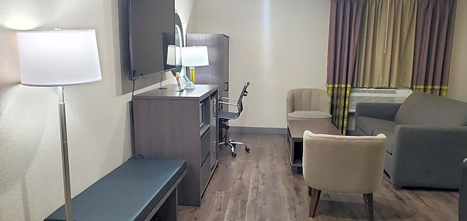 Super 8 by Wyndham Sterling Heights/Detroit Area