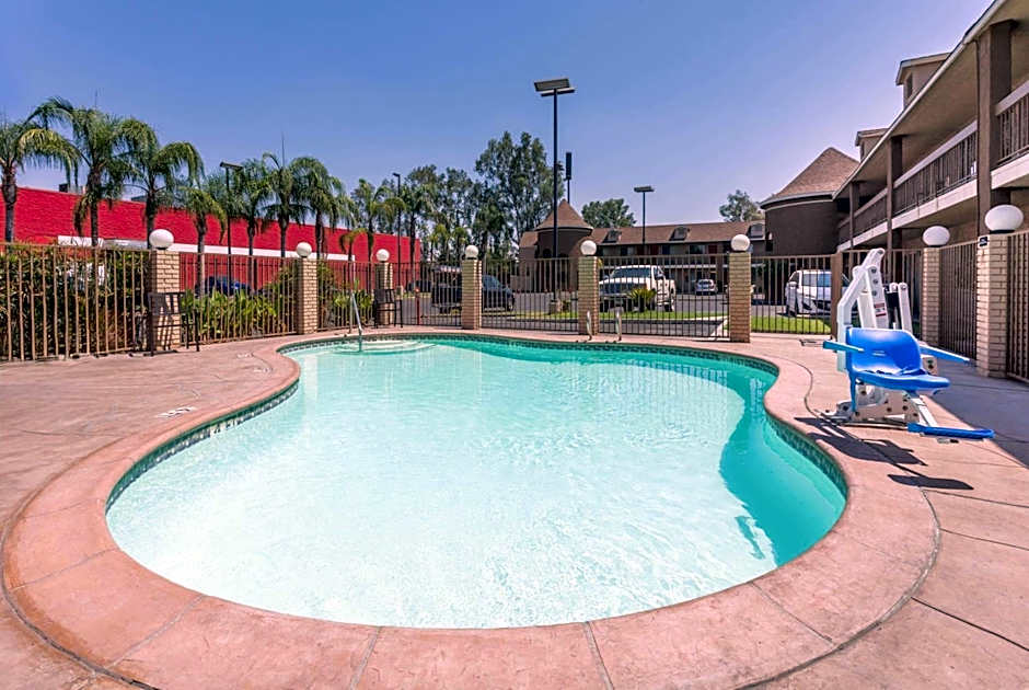 Super 8 by Wyndham Bakersfield South CA