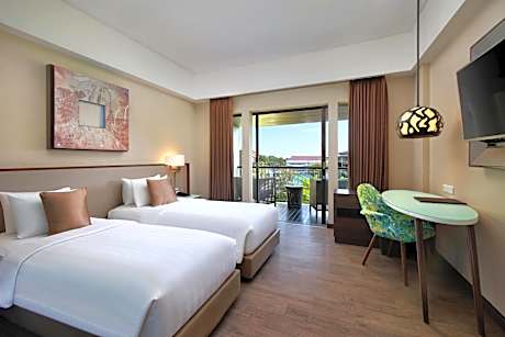 Deluxe Twin Room with Balcony and Pool View