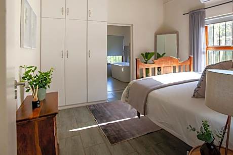 Apartment with Mountain View