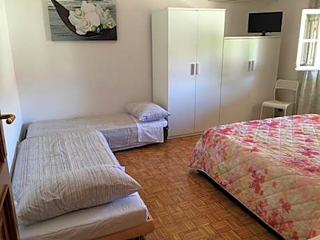 Deluxe Room (2 Adults + 1 Child)