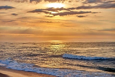Drifting Sands Oceanfront Hotel