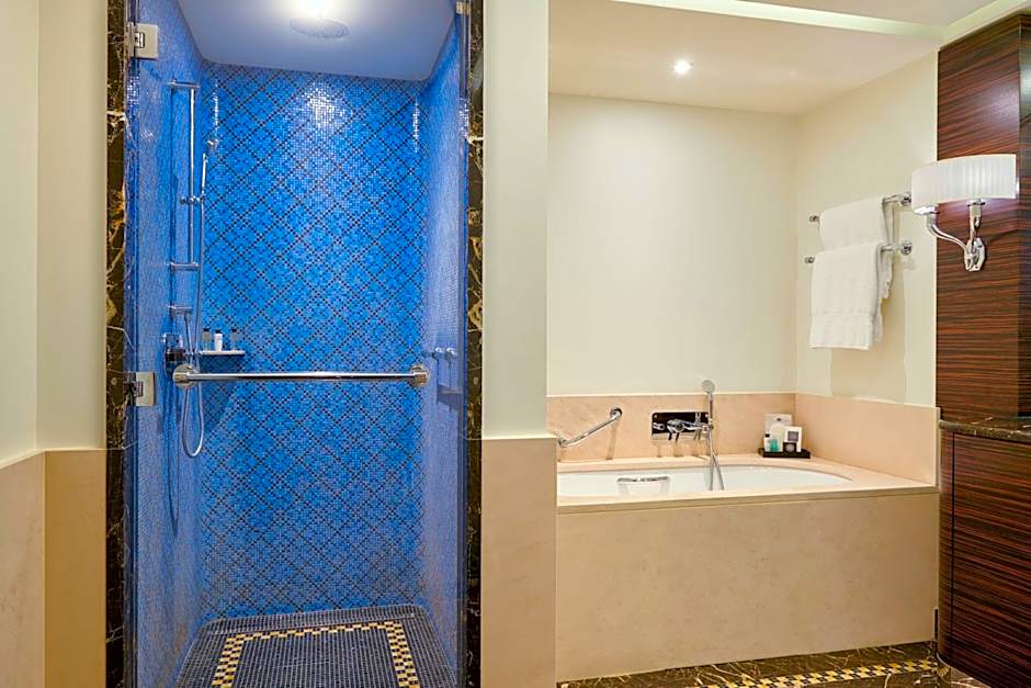 Prince de Galles, a Luxury Collection hotel, Paris