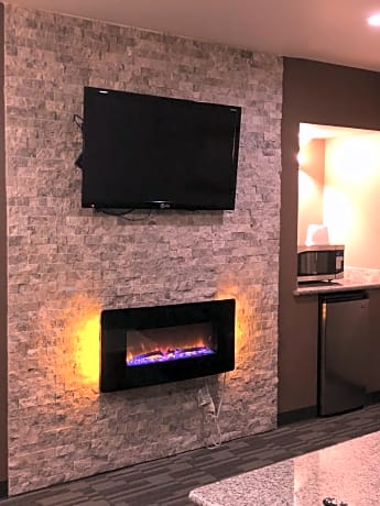 King Suite with Fireplace - Non-Smoking