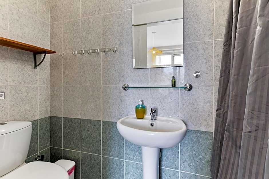 Sunny View - A Stunning Apartment with private rooftop