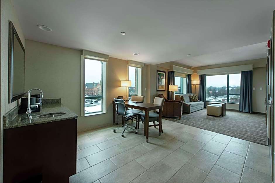 Embassy Suites By Hilton Saratoga Springs