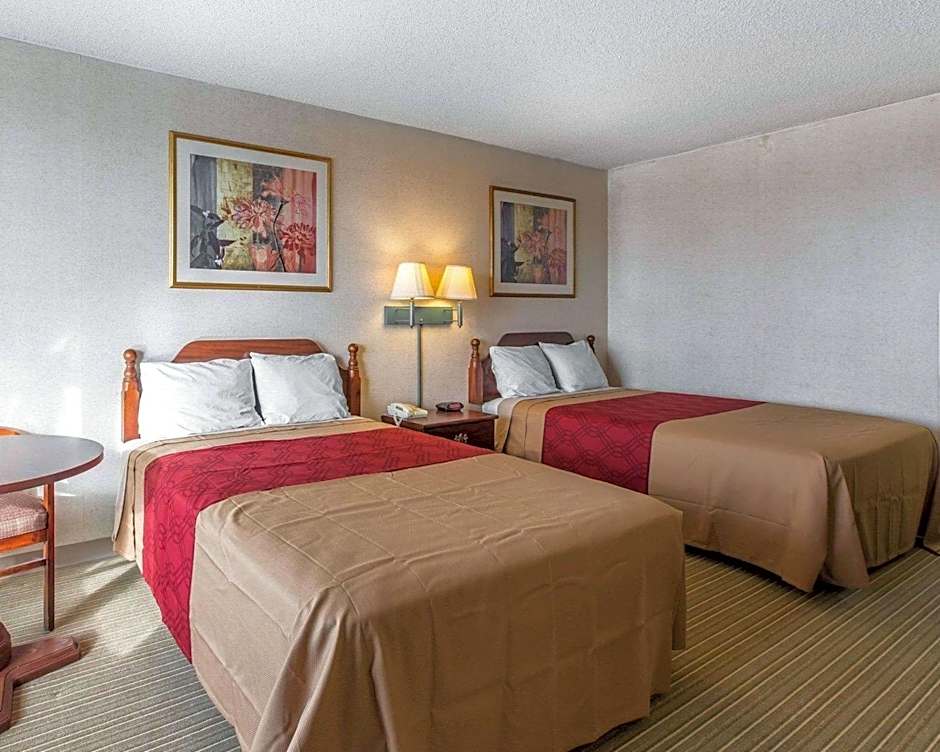 Econo Lodge Calhoun