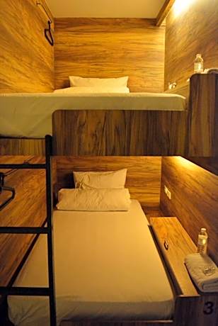 6-Bed Mixed Dormitory Room