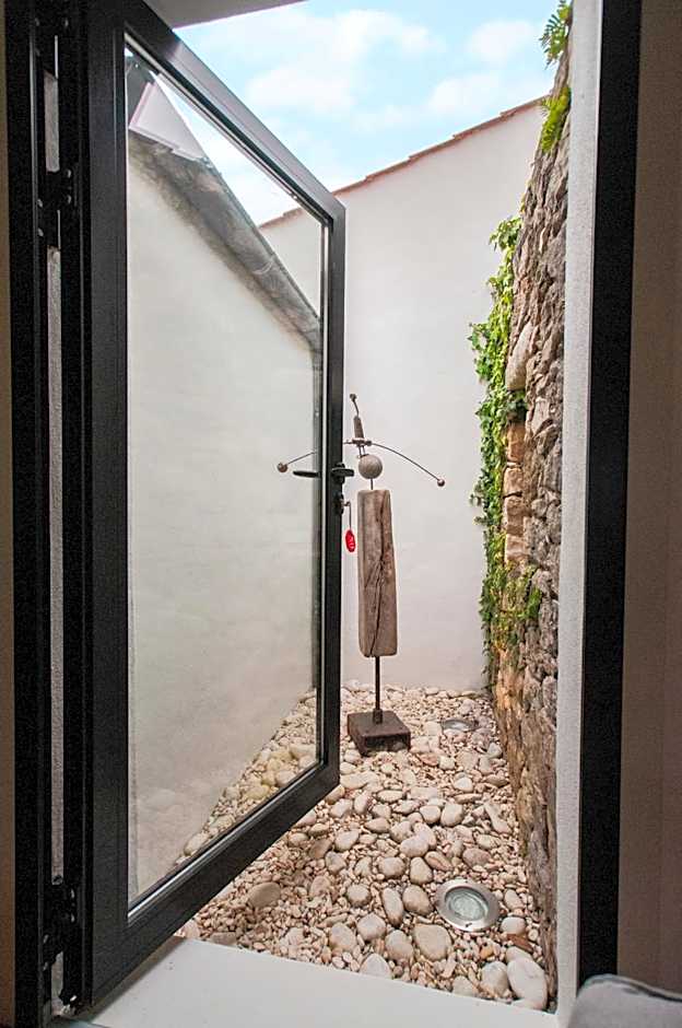 Les Yeux Bleus Bed & Breakfast