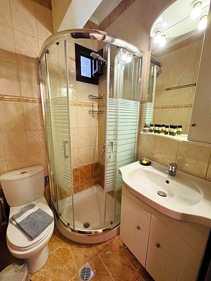 Anassa Deluxe Apartments & Studios