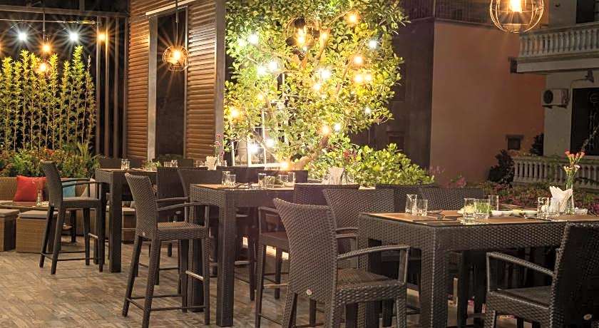 Zen Riverside Hotel n Residences