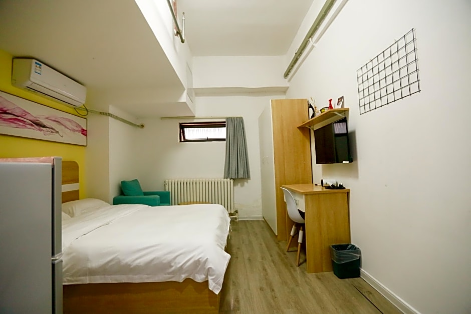 Xi'An Busy Hotel Bell Tower City Wall