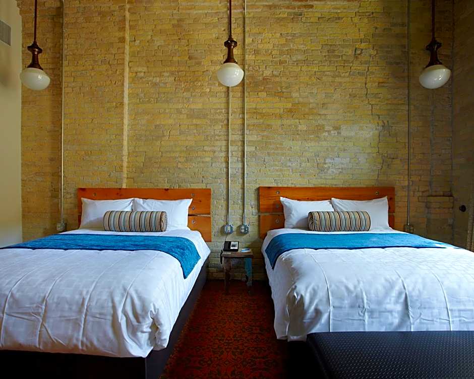 Brewhouse Inn And Suites