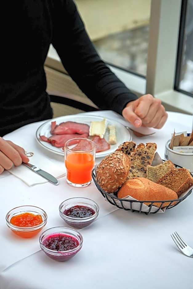 The Oswald Grand Hotel