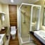 Mayflower Grande Hotel