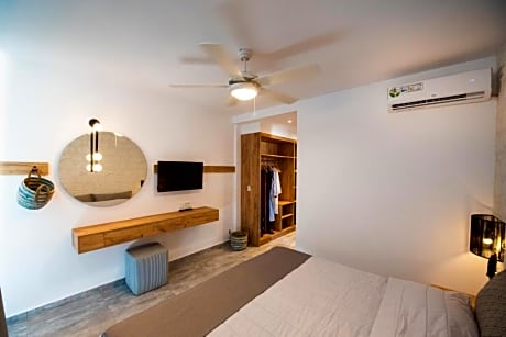 Premium Deluxe double with sharing pool (PWS)