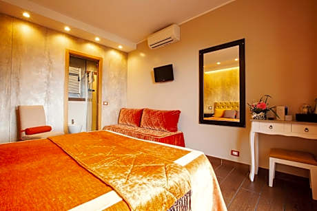 Deluxe Double Room with Balcony and Sea View