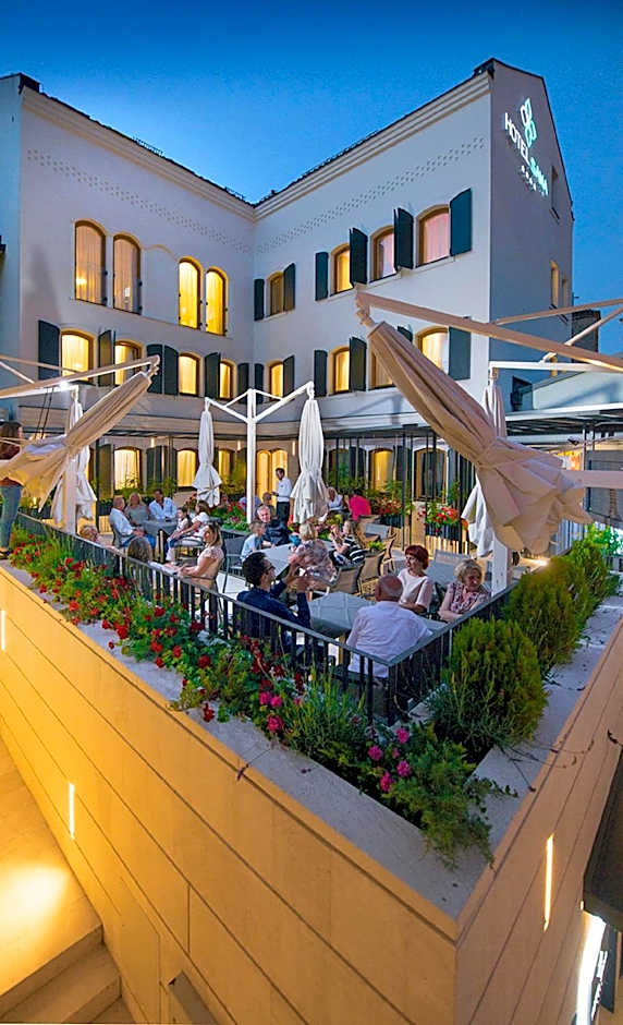 Hotel Sana