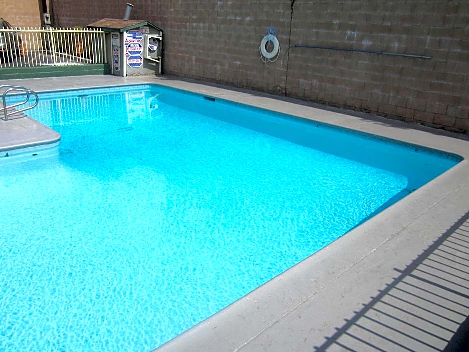 Little Boy Blue Motel