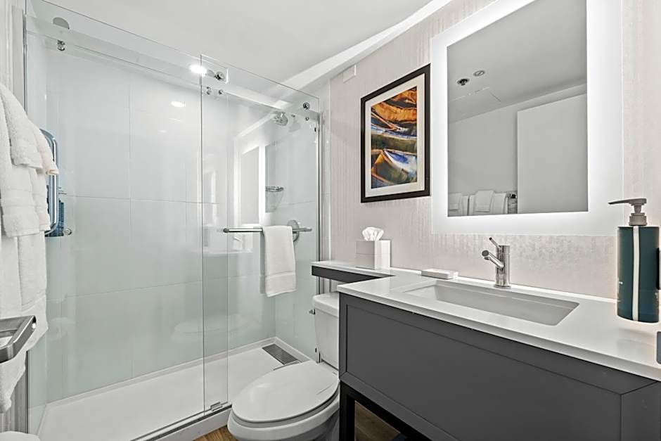 DoubleTree by Hilton New York JFK Airport