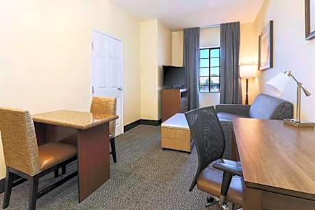 Queen Room with Accessible Roll In Shower - Non-Smoking