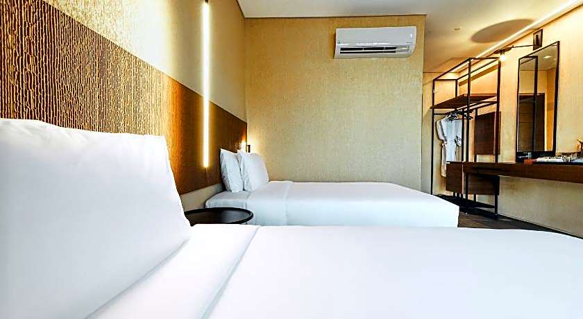 The Funny Lion - Puerto Princesa