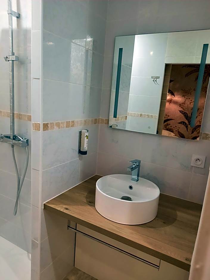 Logis Hôtels - Hôtel et Restaurant Les Voyageurs