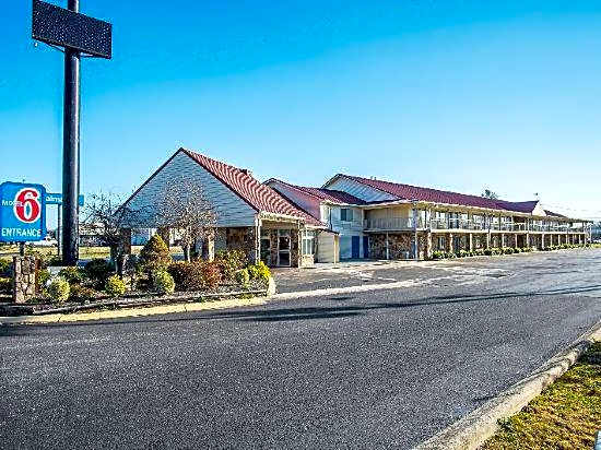 Motel 6 Manchester TN