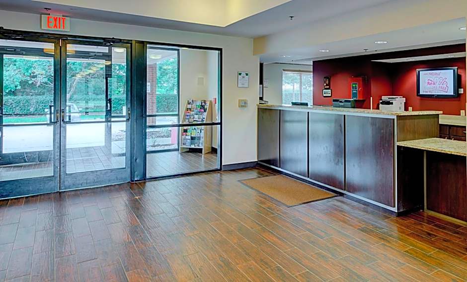 Red Roof PLUS+ Raleigh Downtown - NCSU/Conv Center