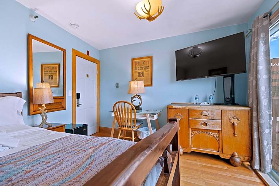 Photo 1 of 4 of One Double Bed with Shared Bathroom