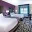 La Quinta Inn & Suites by Wyndham Indianapolis North At Pyramids