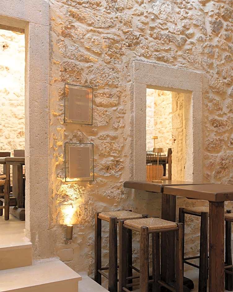 Manili Boutique Suites & Villas