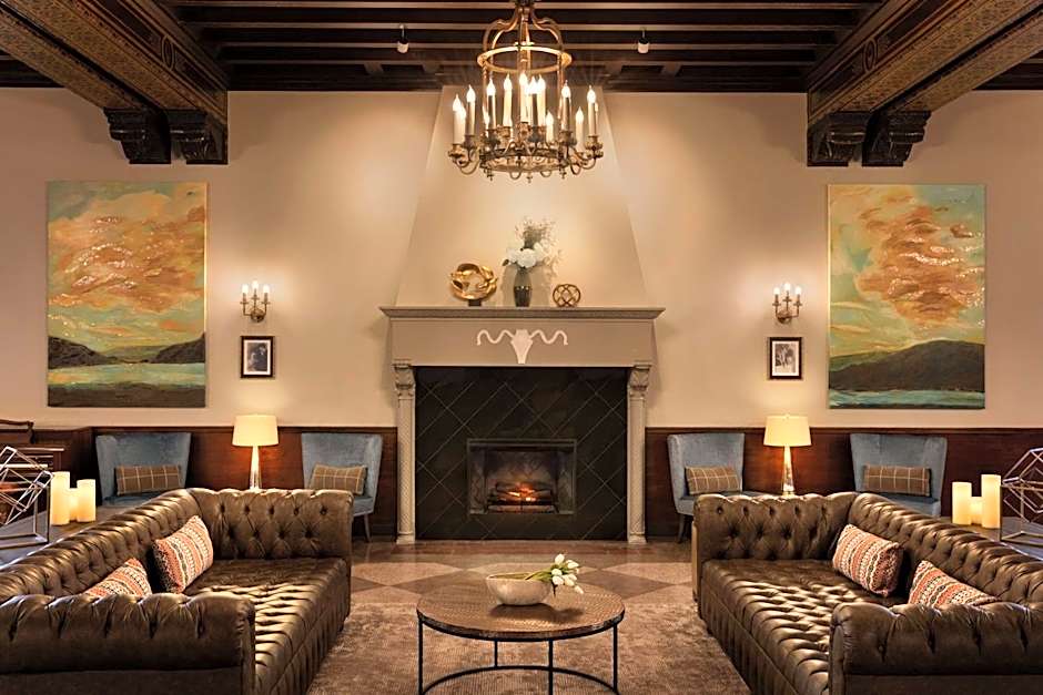 Hotel Saranac Curio Collection by Hilton