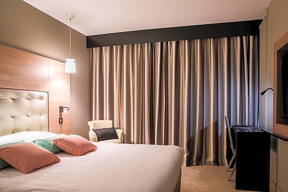 Logis LE RABELAIS Hôtel- Restaurant - SPA