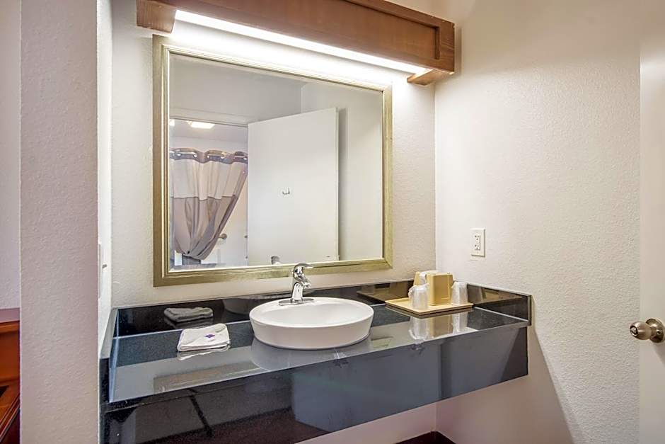 Motel 6-Van Buren, AR I- 40