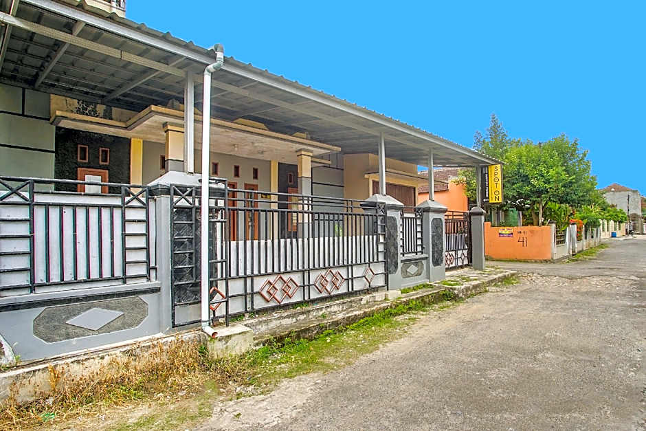 OYO Life 3005 Kost Rumaisha Syariah