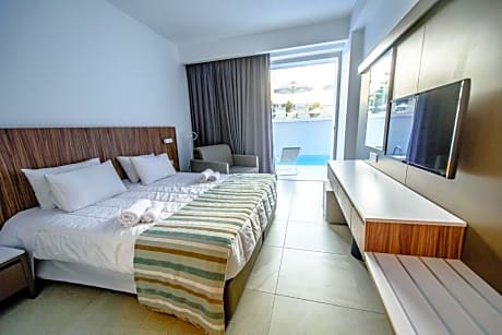 Double Room with Direct Pool Access (Adults Only)