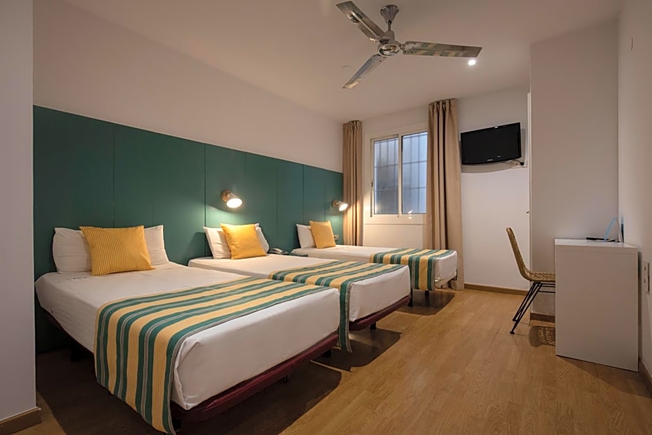 Yomo Hostal BCN Port