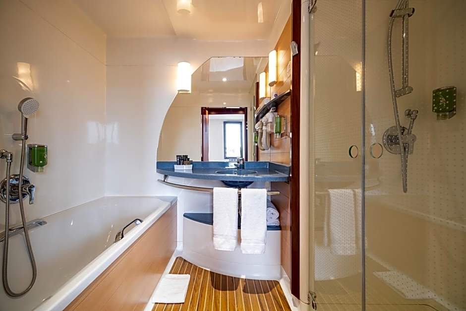 B&B HOTEL Calais Terminal Cite Europe 4 etoiles