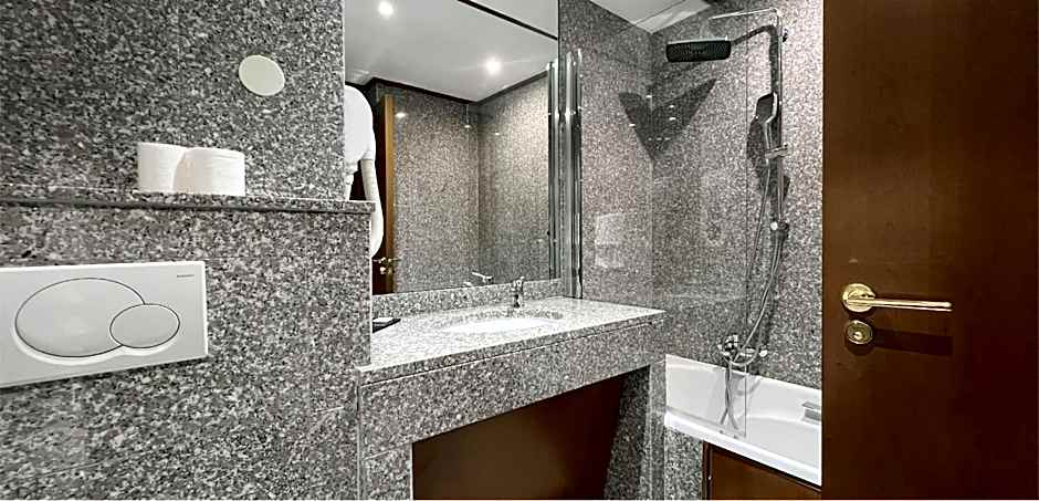Goldstar Resort & Suites
