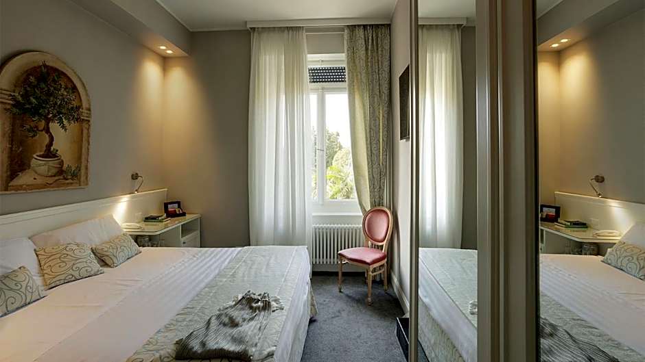 Photo 1 of 2 of Double Room