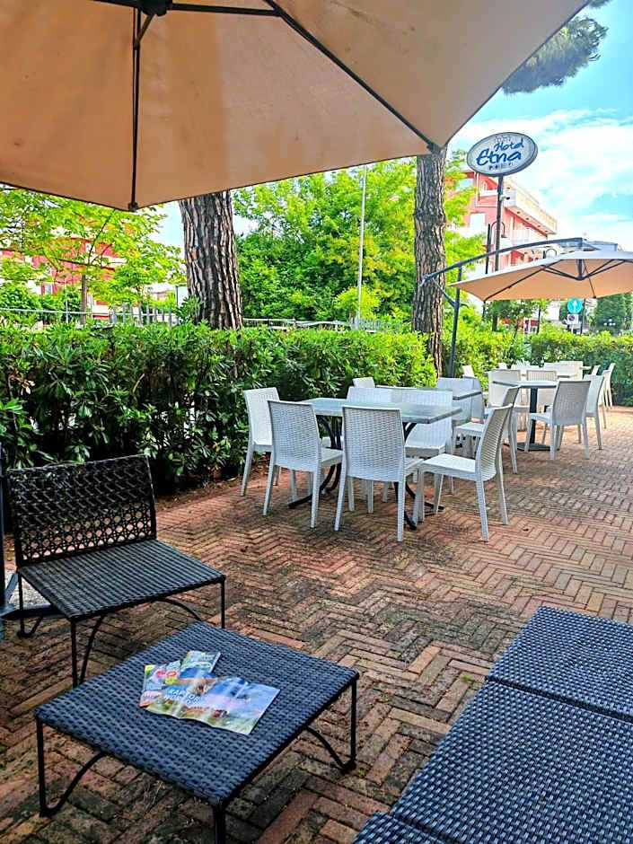 Hotel Etna - Hotel per Coppie e Famiglie con Parcheggio e Spiaggia