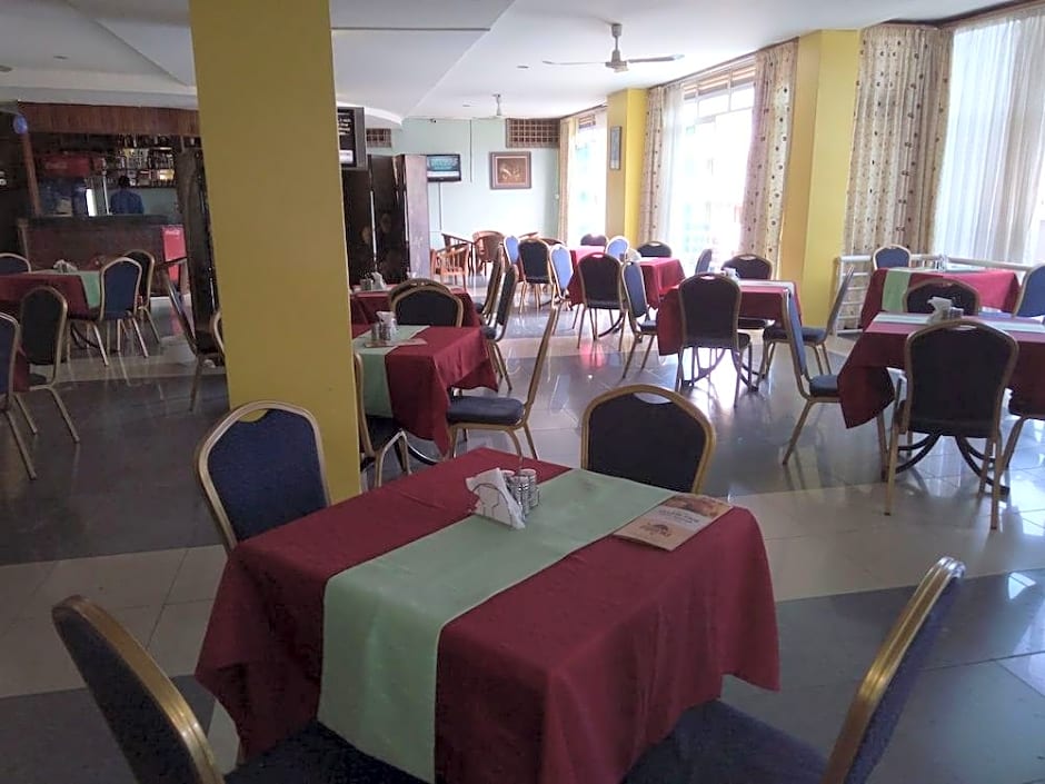 Aponye Hotel – Kampala, WV