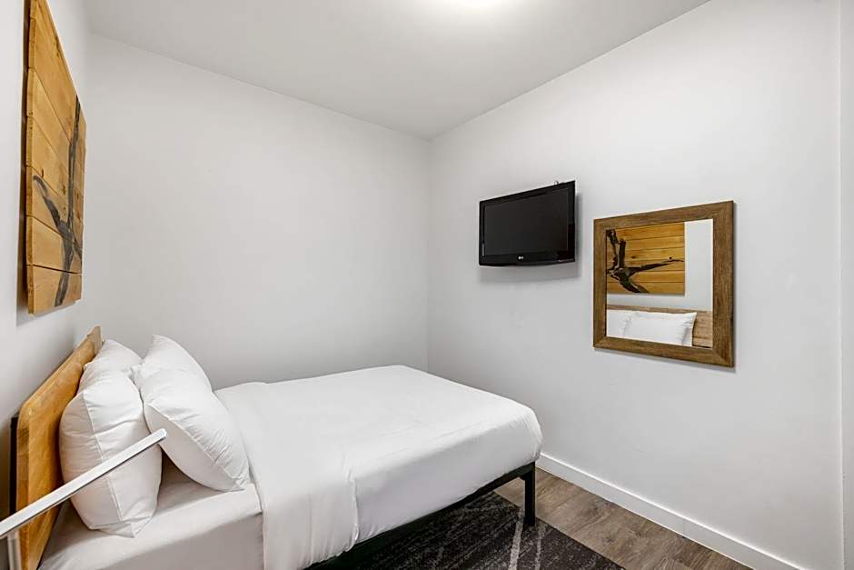 Hotel 27 by LuxUrban