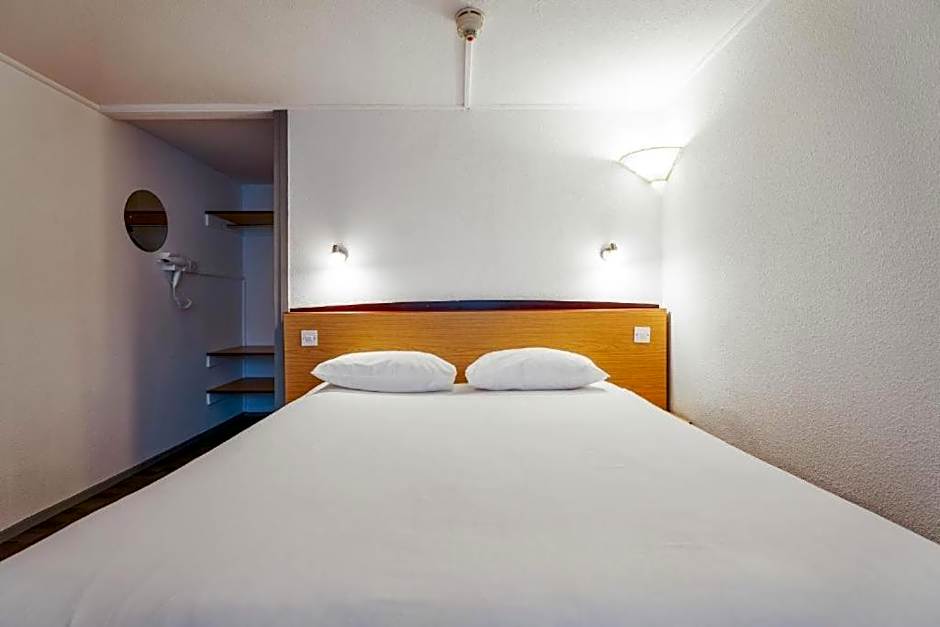 The Beacon Hotel, Cardiff, Part of the AG Collection
