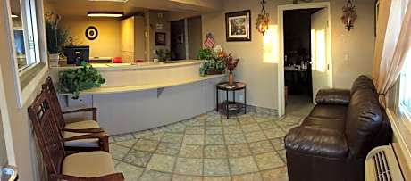 Hilltop Inn & Suites