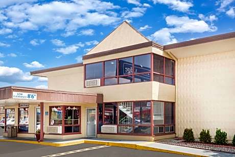 Travelodge by Wyndham Terre Haute