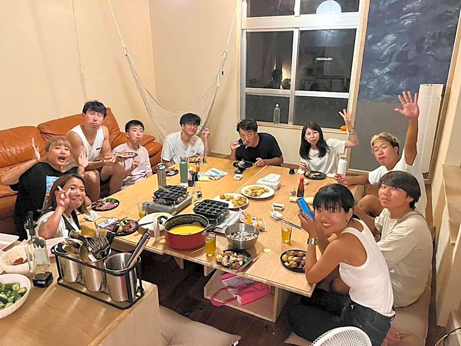 交流型ゲストハウス伊良部ジャーニーインIrabu Joureny INN#毎日みんなで夕食会#ゲストさんは20-30代が中心#海徒歩1分#空港車で5分#本格フィンランドサウナ付き#海と星と夕日が見える屋上あり